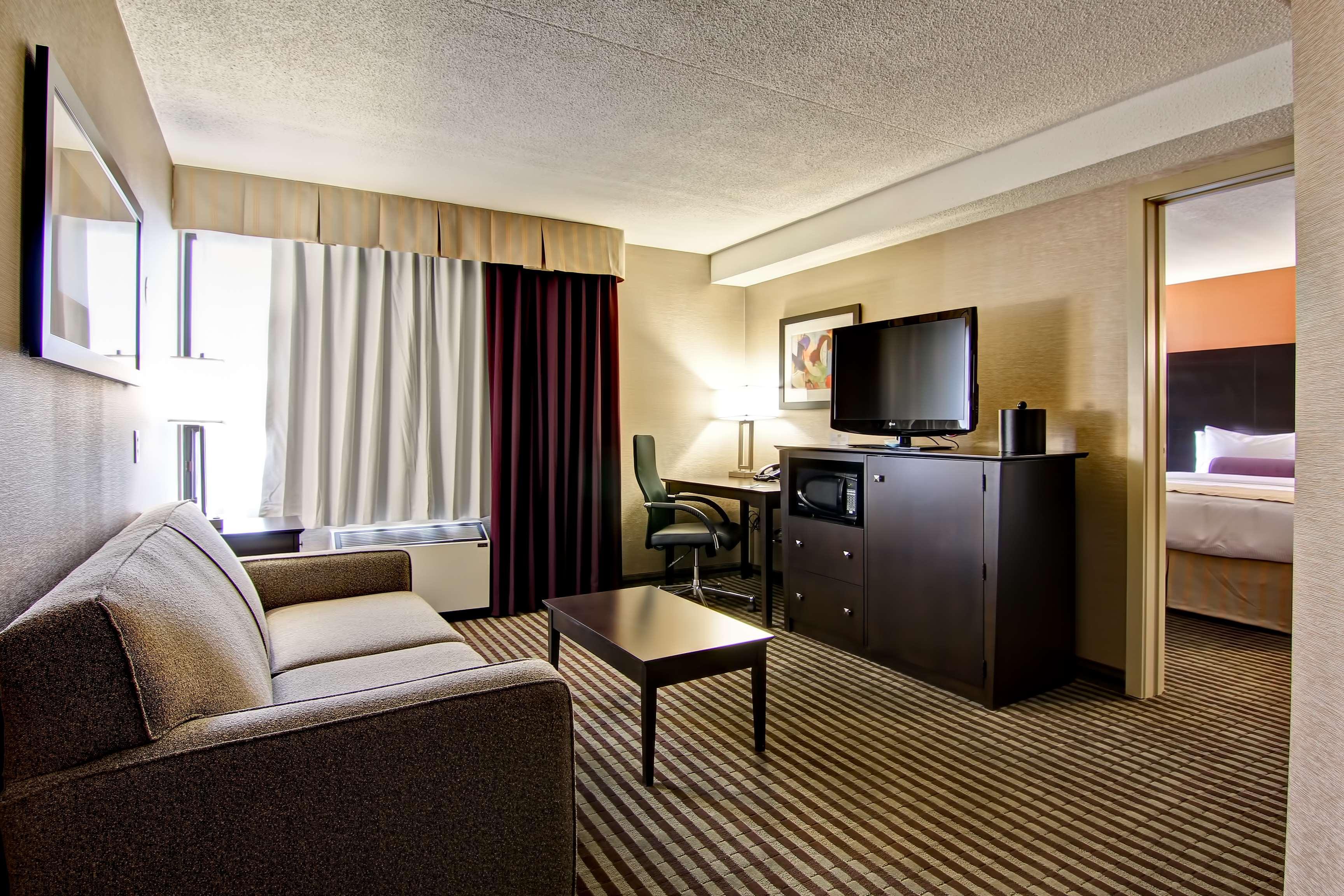 Best Western Plus Toronto North York Hotel & Suites Екстер'єр фото