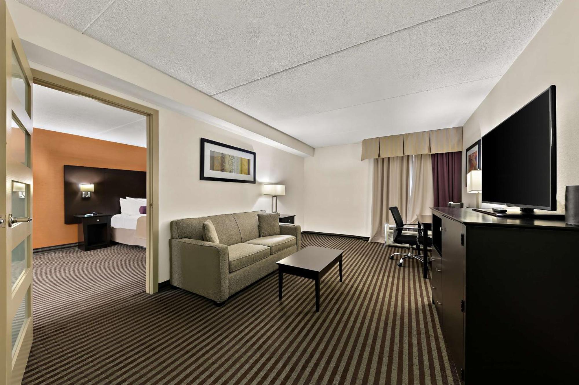 Best Western Plus Toronto North York Hotel & Suites Екстер'єр фото
