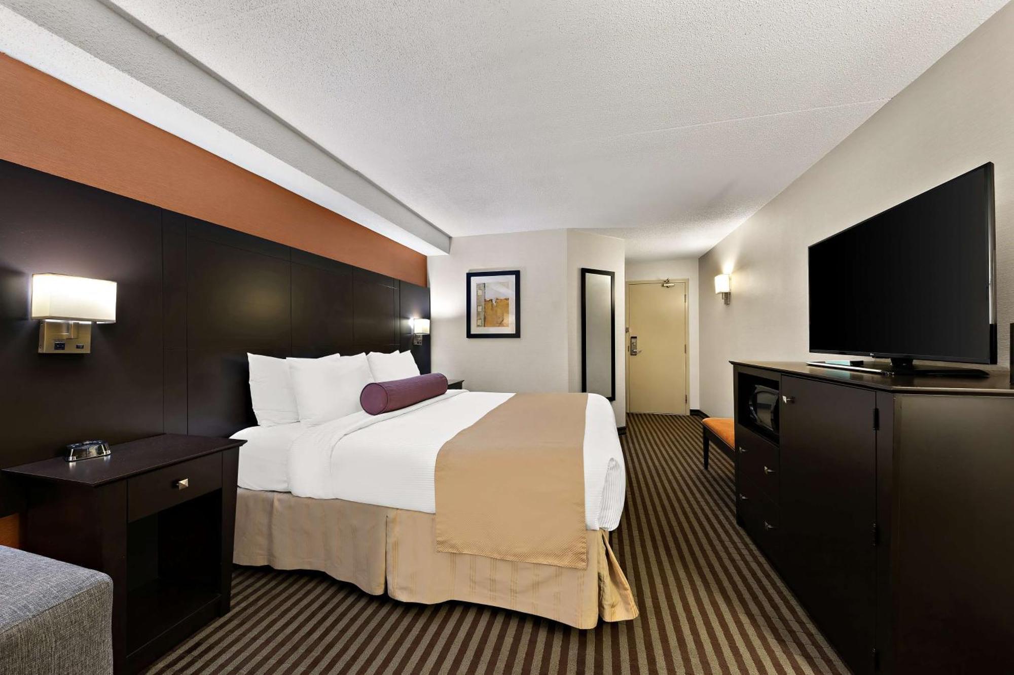 Best Western Plus Toronto North York Hotel & Suites Екстер'єр фото