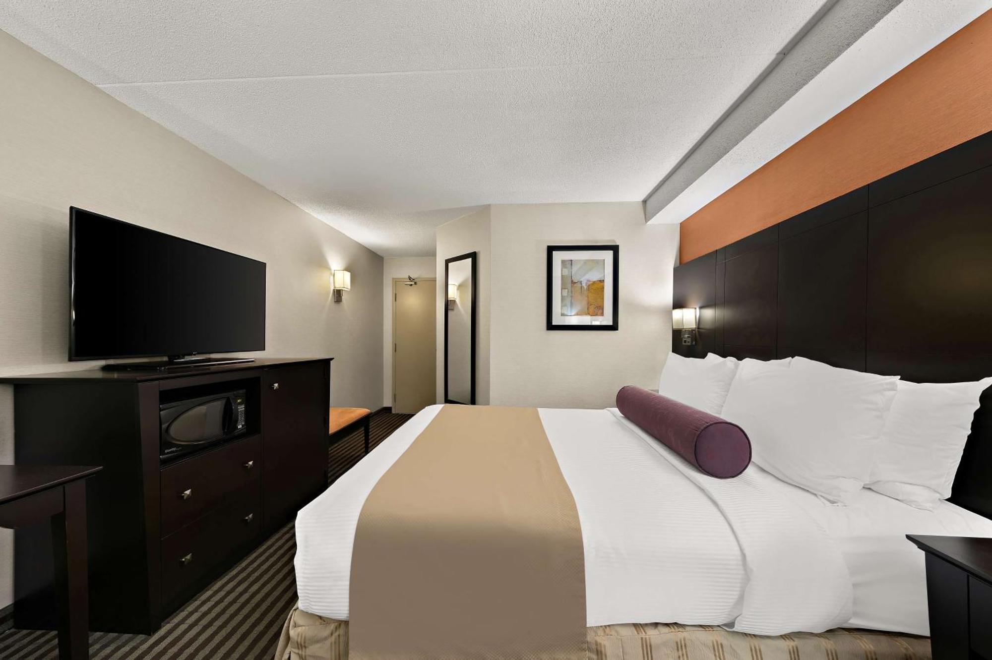 Best Western Plus Toronto North York Hotel & Suites Екстер'єр фото