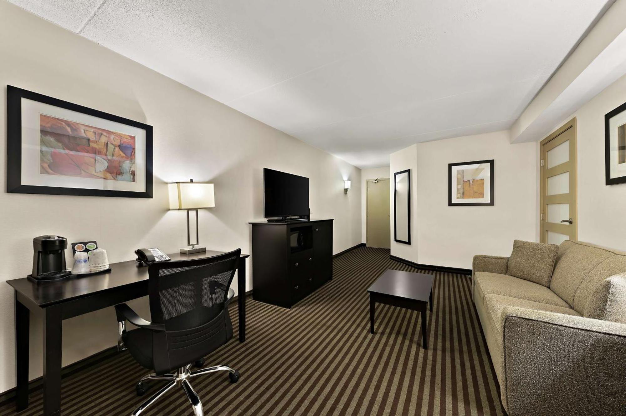 Best Western Plus Toronto North York Hotel & Suites Екстер'єр фото
