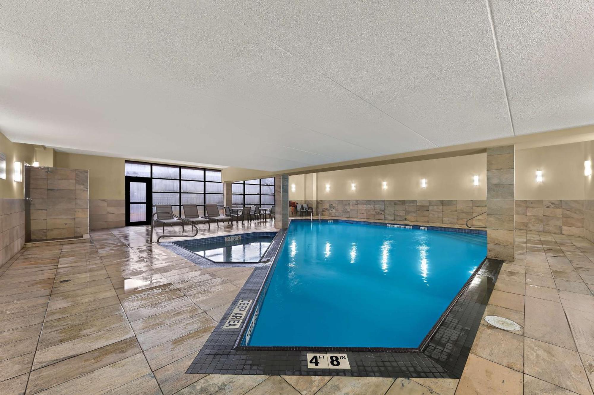 Best Western Plus Toronto North York Hotel & Suites Екстер'єр фото