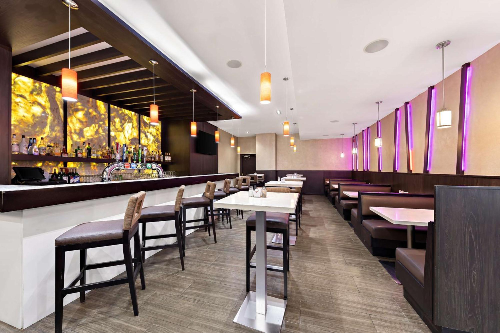 Best Western Plus Toronto North York Hotel & Suites Екстер'єр фото