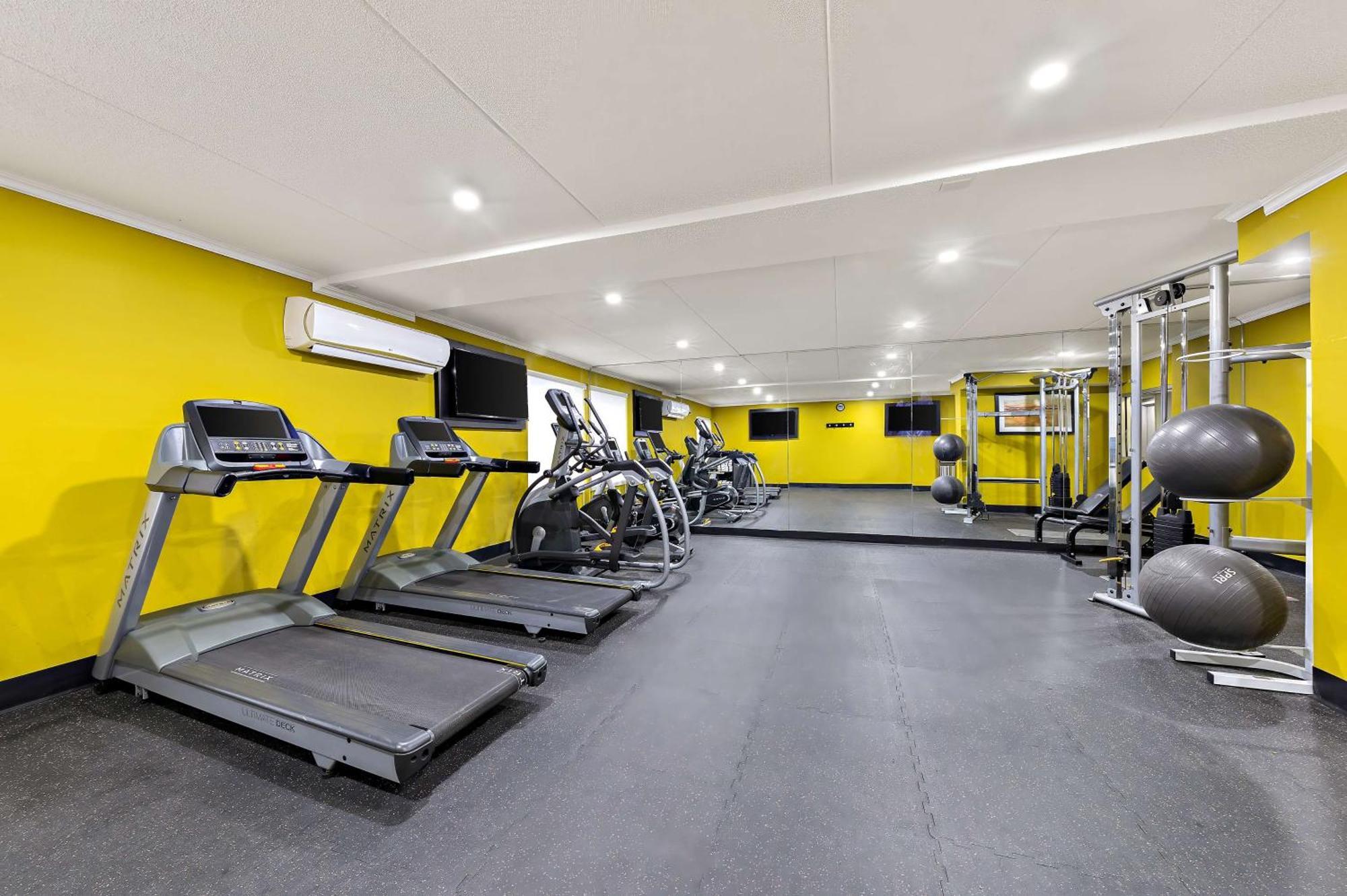 Best Western Plus Toronto North York Hotel & Suites Екстер'єр фото