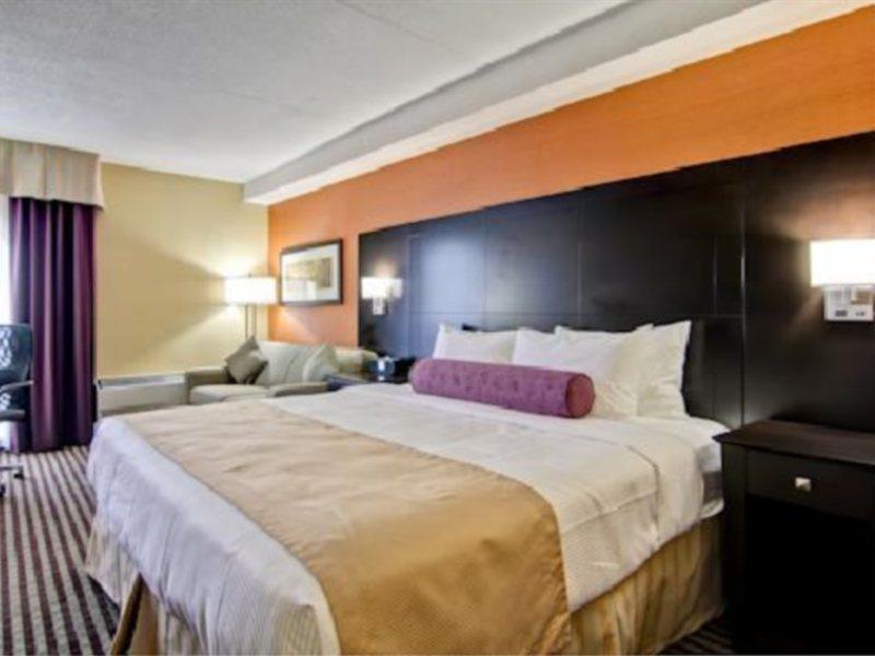 Best Western Plus Toronto North York Hotel & Suites Екстер'єр фото