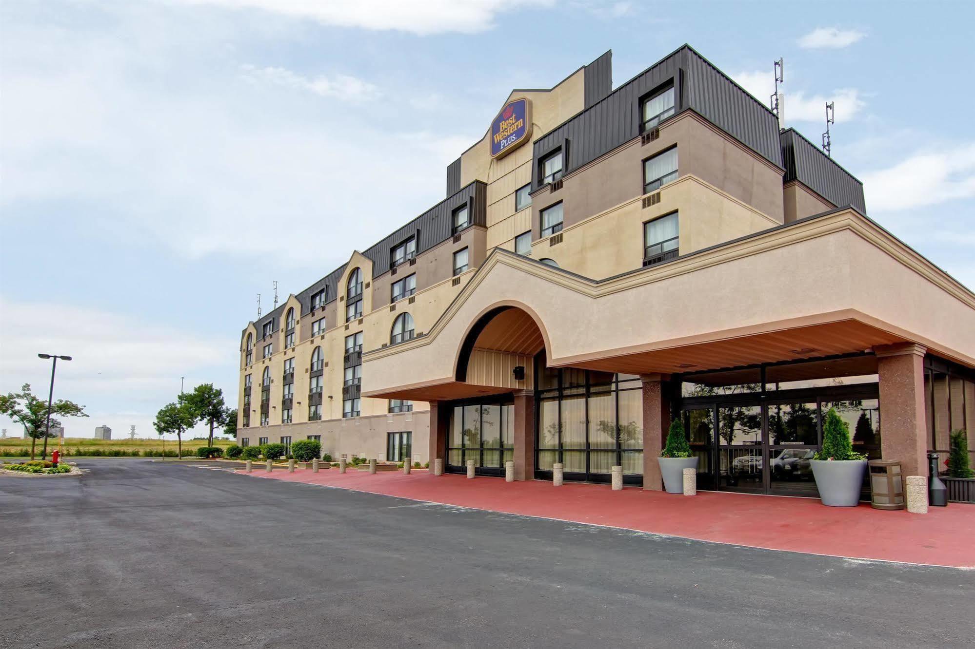 Best Western Plus Toronto North York Hotel & Suites Екстер'єр фото