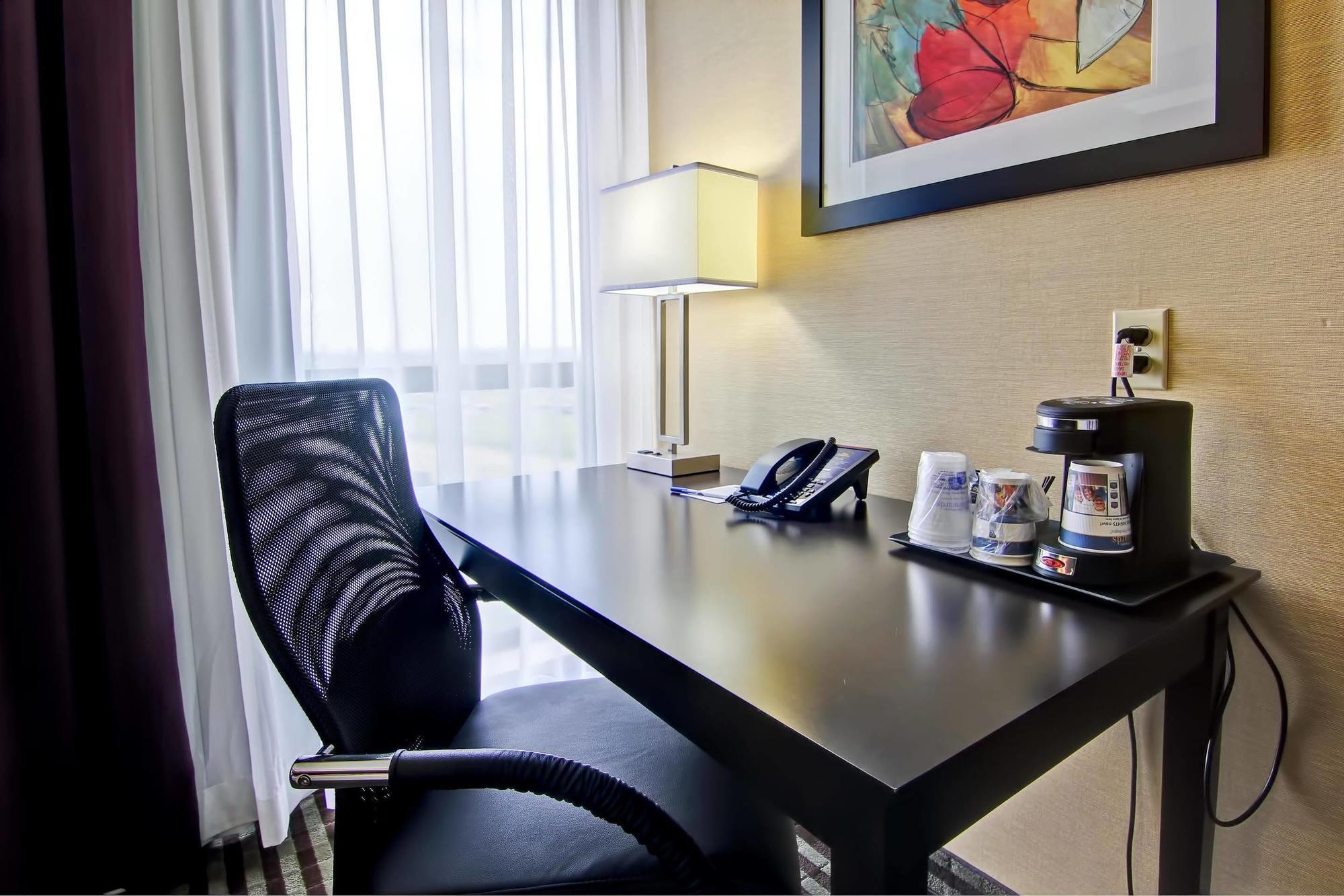 Best Western Plus Toronto North York Hotel & Suites Екстер'єр фото